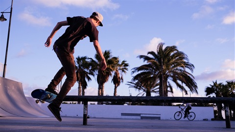 Skate-park-teenagers.jpg